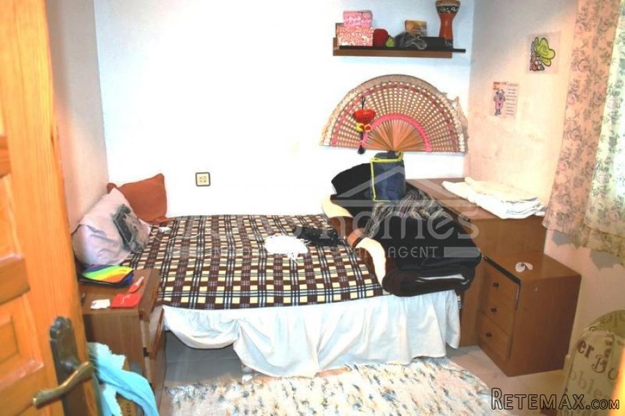 REDUCED!!! Larger than average, 3 double bed, 2 bath, 1st.. - 10