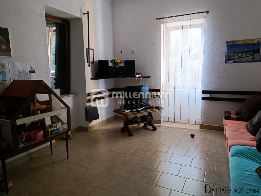 Novi Vinodolski, 450m2, samostojeća kuća 150m od mora - 2