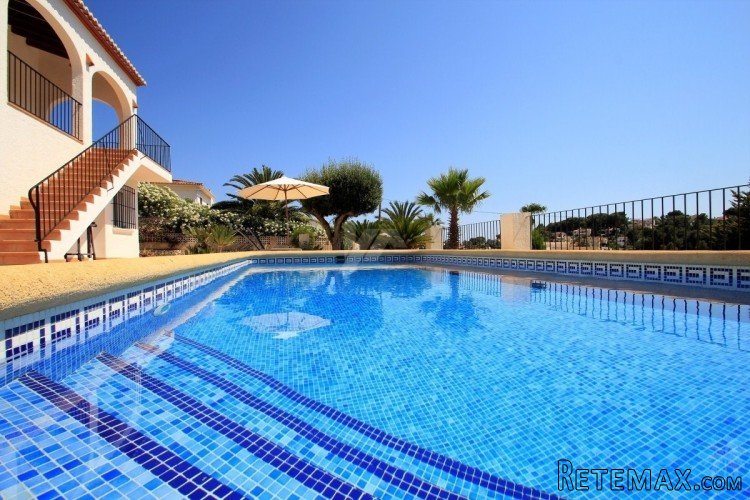This very well presented villa is distributed on two levels.. - 3