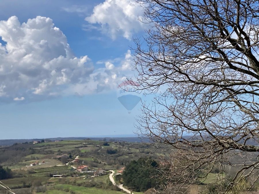 Grožnjan okolica, građevinsko zemljište s pogledom na more