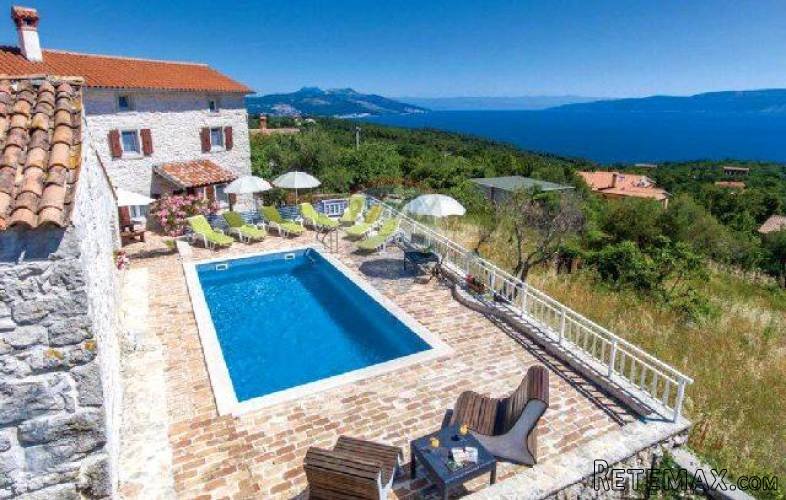 Istarska kamena kuća pogled more