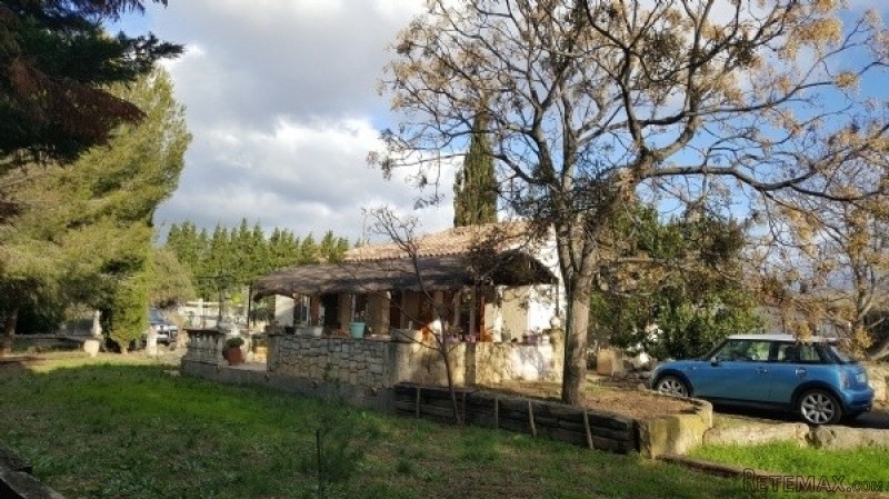 Single Storey Villa And A Gite On 3.028..