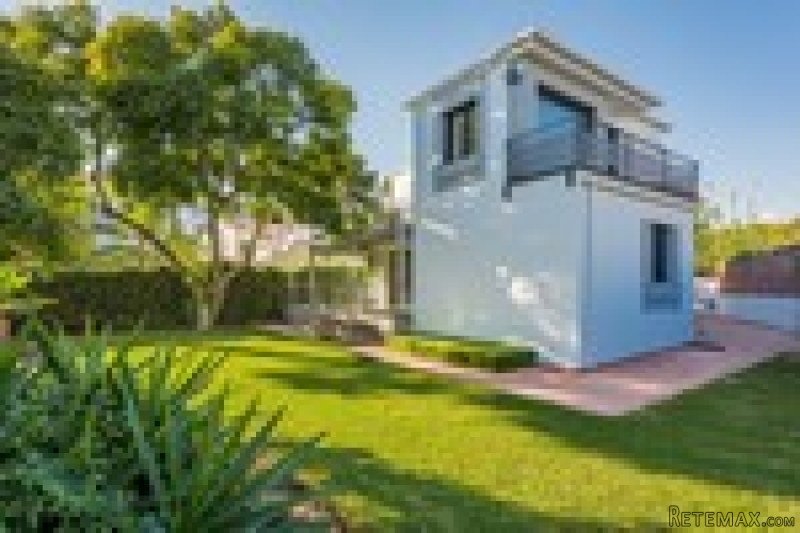 4 Bedrooms - Villa - Malaga - For Sale