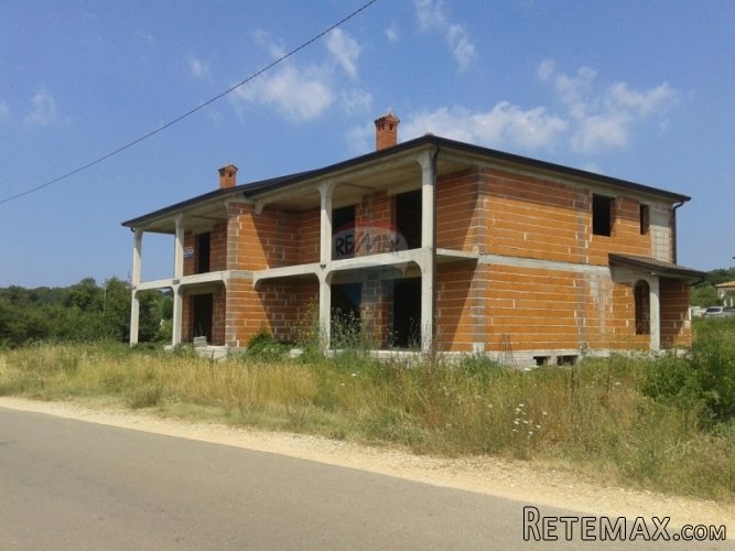 Novigrad, roh bau kuća s dvije stambene jedinice
