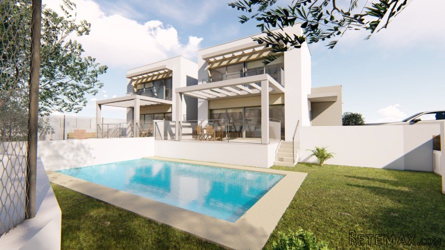 Este bungalow se ubica en Moraira, en una zona tranquila..