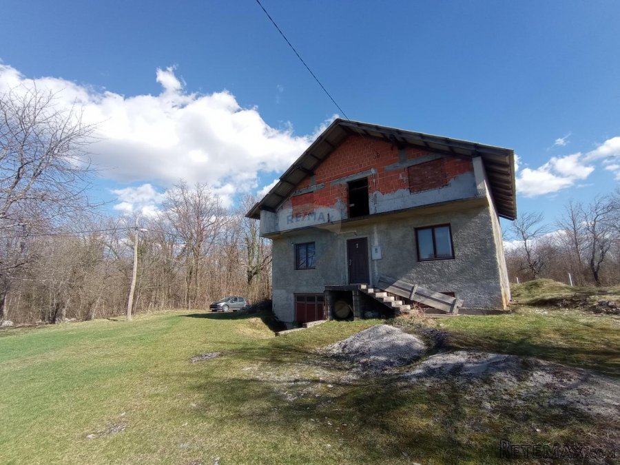 Tounj, kuća sa okućnicom 18000 m2