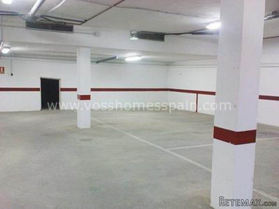 ABSOLUTE BARGAIN - Larger than average, 2 bed, 1.5 bath.. - 3