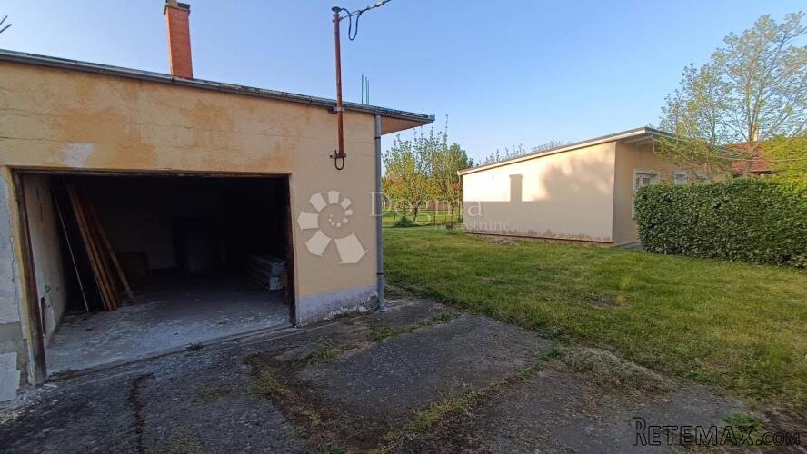 Kuća u srcu Đakova s terasom i okućnicom! - 3