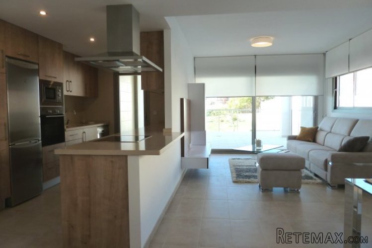 These are new build three bedroom apartments in a secure.. - 3