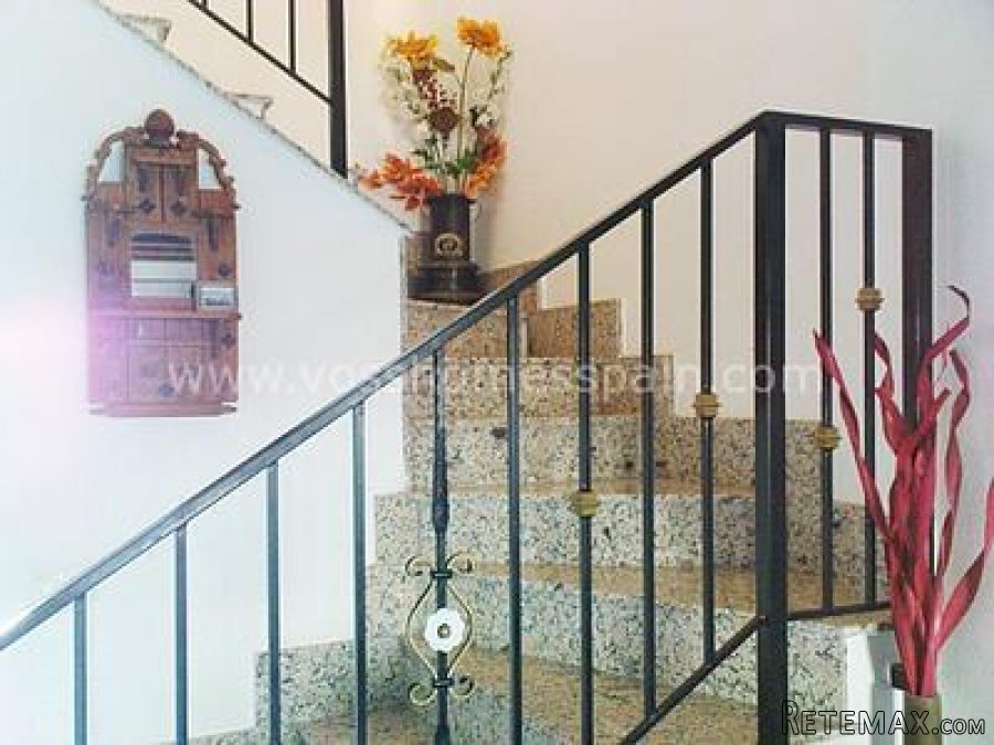 ABSOLUTE BARGAIN - Larger than average, 2 bed, 1.5 bath.. - 4