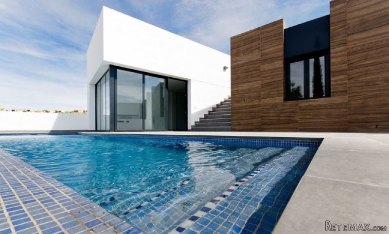 4 Bedrooms - Villa - Alicante - For Sale