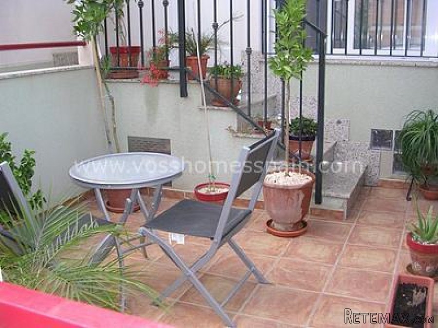 ABSOLUTE BARGAIN - Larger than average, 2 bed, 1.5 bath.. - 6