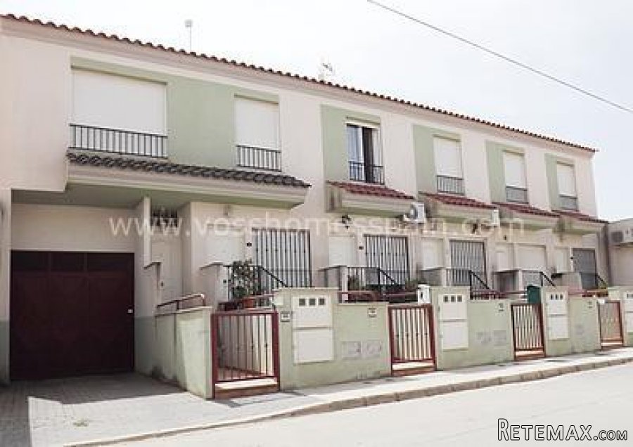 ABSOLUTE BARGAIN - Larger than average, 2 bed, 1.5 bath.. - 9