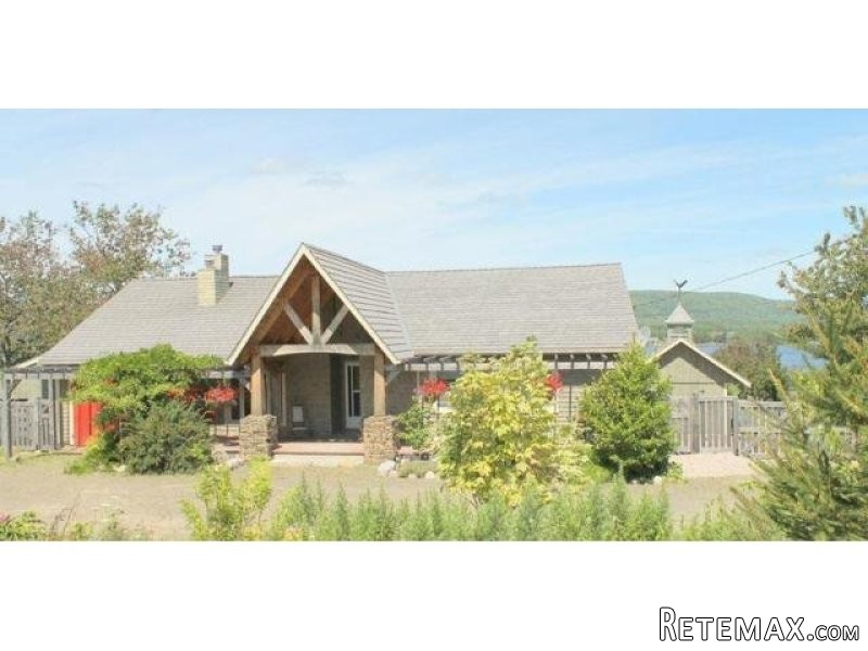 3 bedroom House For Sale: 657 Highway..