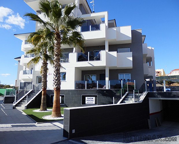 Los apartamentos se ubican en Villamartín, en un complejo.. - 2