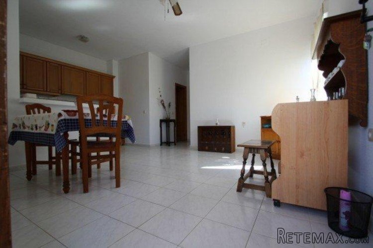 &nbsp;2 Bedroomed Furnished Corner Ground floor Apartment.. - 3