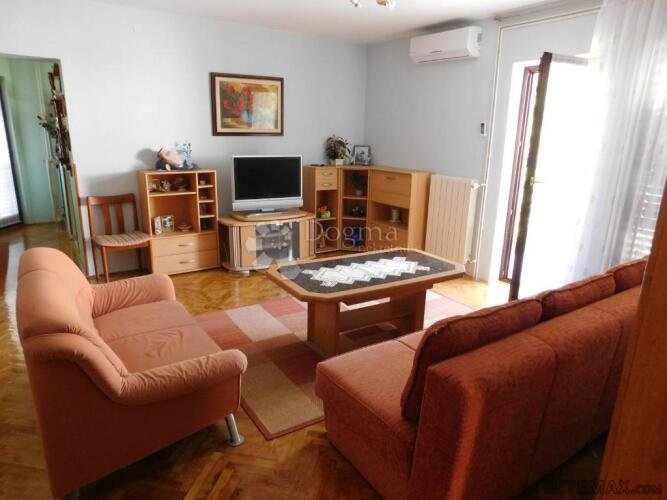 Prekrasna kuća u Pješčanoj uvali s 4 stana - 3