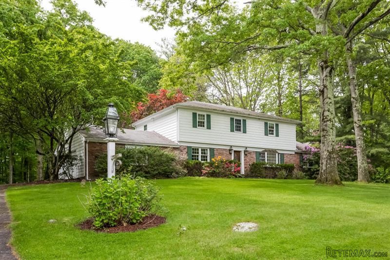 4 bedroom House For Sale: 46 W Glen..