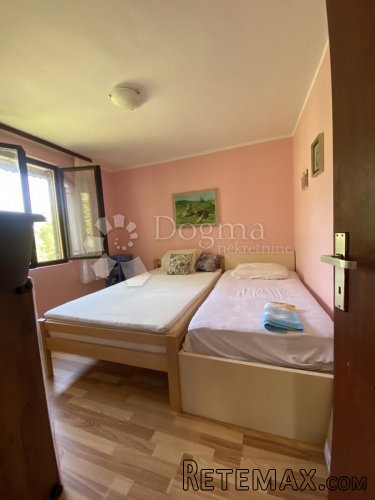 Kuća sa dva stana - 6
