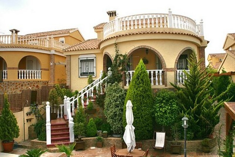 * LARGE 3 BED DETACHED MEDITERRANEAN..