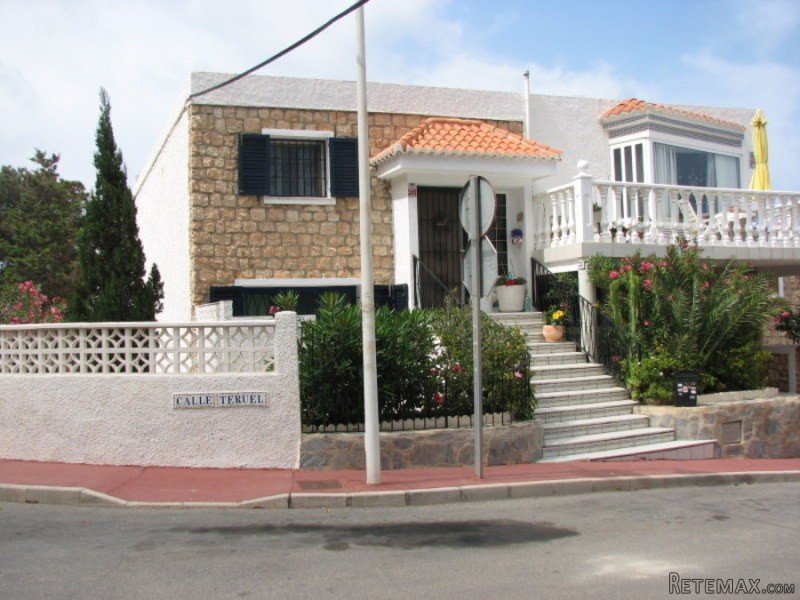 5 Bedrooms - Villa - Alicante - For Sale