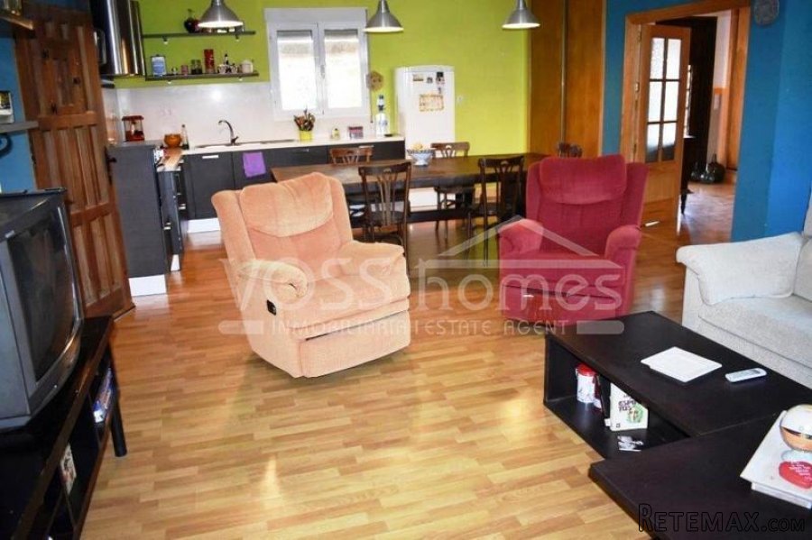 Well maintained, large 180m2 country house with 4 bedrooms.. - 8