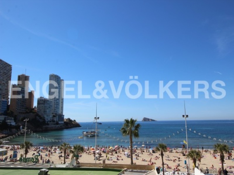 Spacious Apartment On The Front Line Of..
