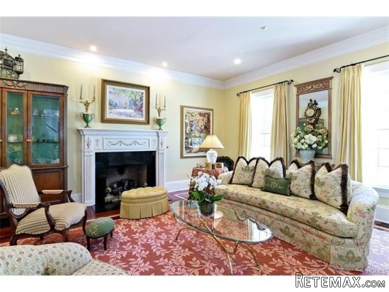6 bedroom House For Sale: 17 Orchard.. - 2