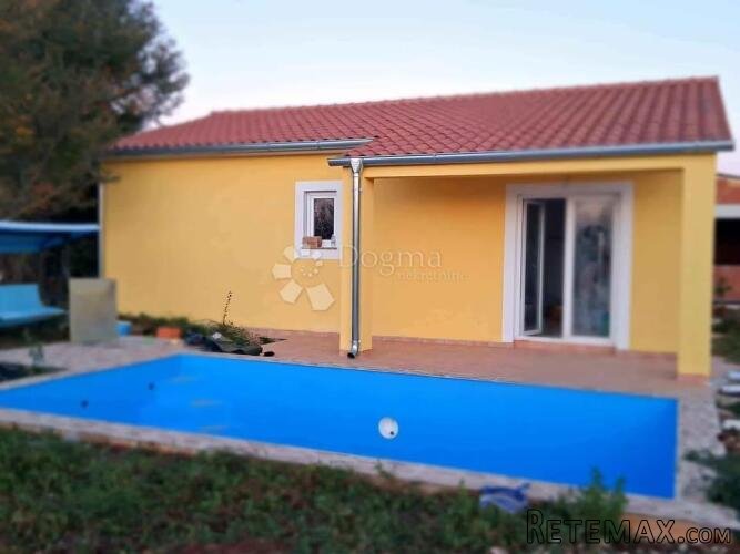 Šarmantna prizemnica s bazenom u mirnom okruženju – okolica - 2