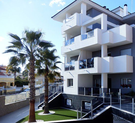 Los apartamentos se ubican en Villamartín, en un complejo.. - 3