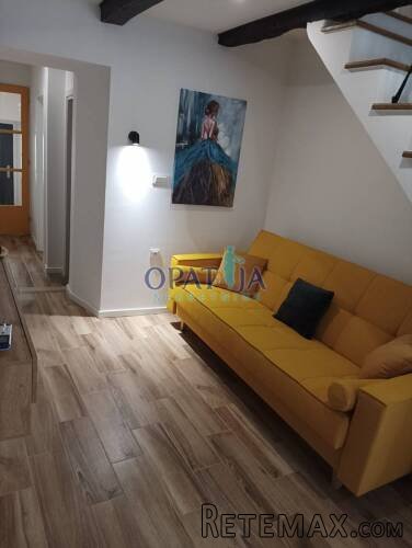 Obnovljena kuća s dvorištem u centru Pazina! - 4
