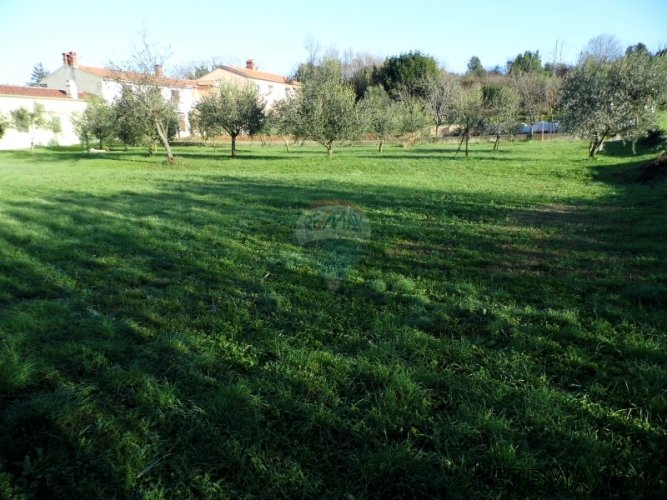 PULA, GRAĐEVINSKO ZEMLJIŠTE NEDALEKO OD CENTRA - 2