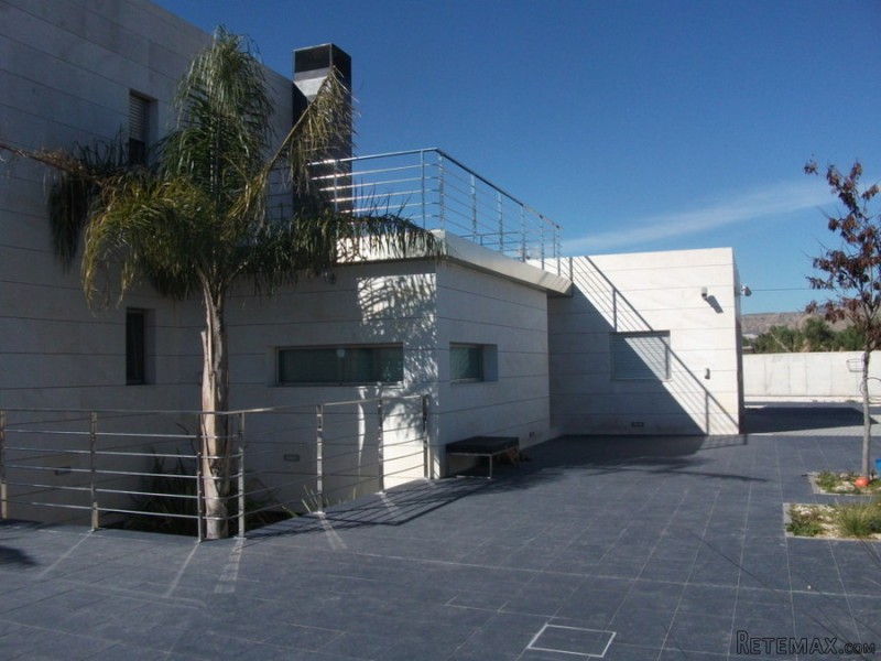 5 bed Villa Ref: LPERL300