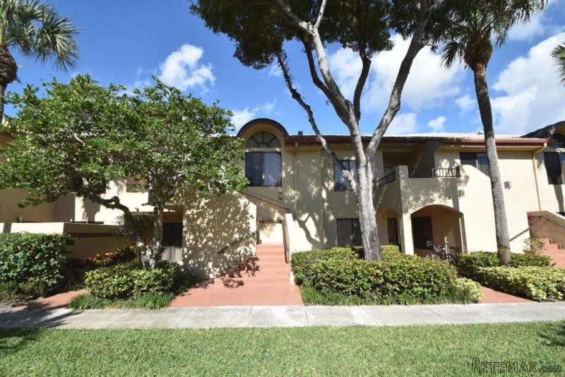 7521 Glendevon Lane #706, Delray Beach..