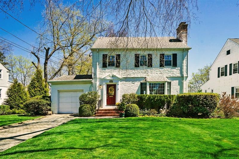 3 bedroom House For Sale: 128 Siwanoy..