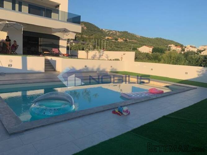 Rab, Banjol, moderna luksuzna kuća s bazenom, 250,00 m2 - 9