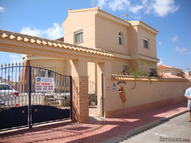 4 Bedrooms - Villa - Alicante - For Sale