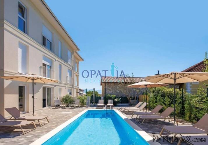 Ičići - prekrasan apartman s bazenom i garažom