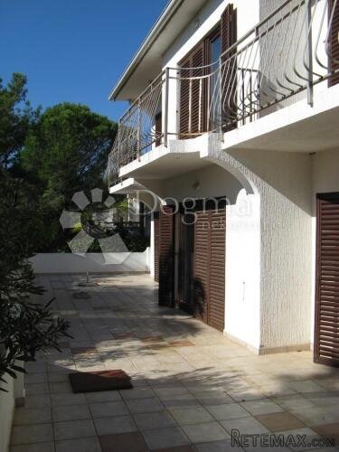 Novalja, drugi red od mora, kuća sa šest apartmana - 2