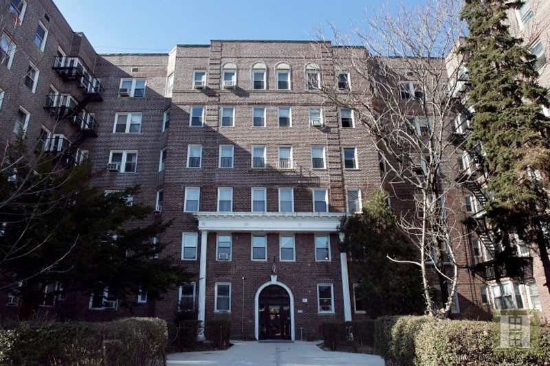 2 bedroom Apartment For Sale: 140 EAST..