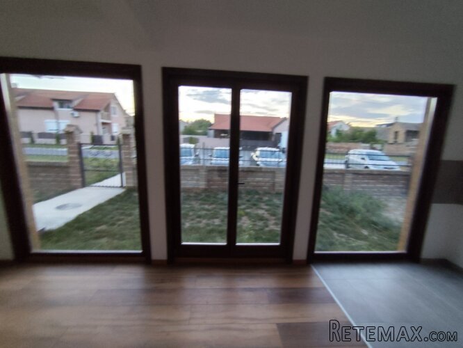 Na prodaju trosoban stan u Borci na mirnoj lokaciji - 3