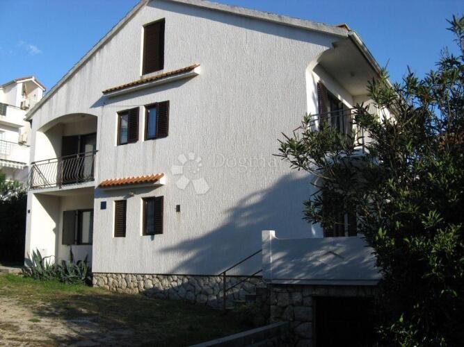 Novalja, drugi red od mora, kuća sa šest apartmana - 3