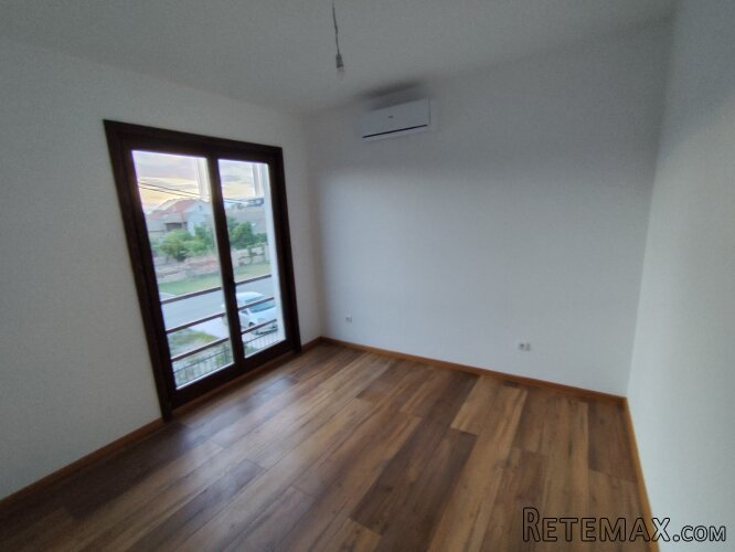 Na prodaju trosoban stan u Borci na mirnoj lokaciji - 4