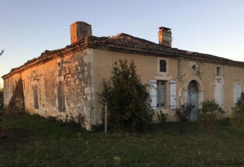 Superb Property and Outbuilding, 1.3..