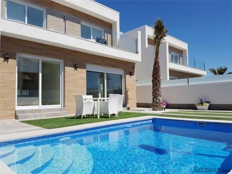 3 bedroom detached house for sale - 2