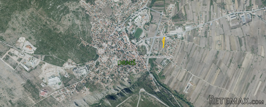 Građevinsko zemljište u centru Drniša