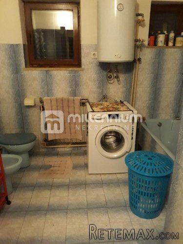 Podhum, kuća od 200m2 s 2 garaže i velikom okućnicom - 9