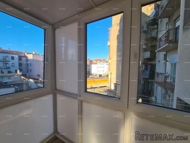 Pula – renoviran dvosobni stan u centru, 72,83 m². Stan se n..