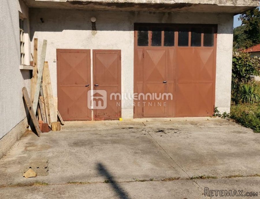 Podhum, kuća od 200m2 s 2 garaže i velikom okućnicom - 10