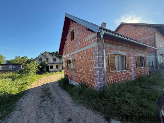 KUĆA ZGRADA DVORIŠTE I NAMJEŠTAJ BLIZINA CENTRA - 3